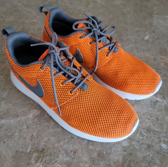 2013 Nike Roshe run boys shoes total orange 🍊us size 5.5Y - Picture 9 of 11